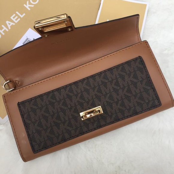 Michael Kors Large Carryall Wallet - Picture 3 of 5